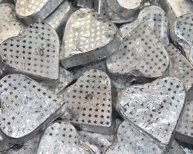 silver romeo embossed chocolate hearts