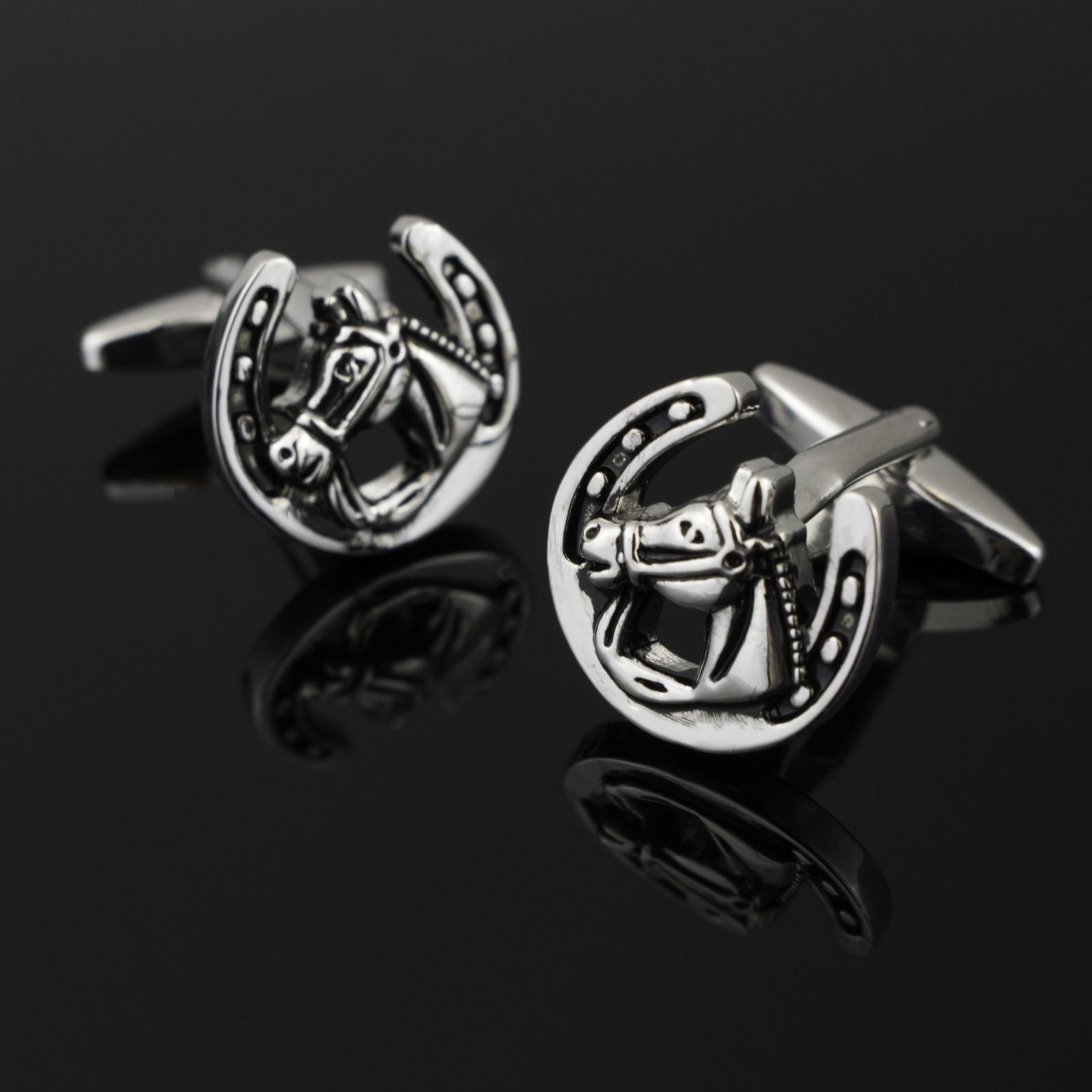 silver horse shoes cufflinks with a horse head in the middle of the horse shoe