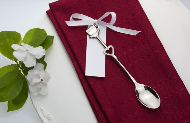 silver heart spoon favour